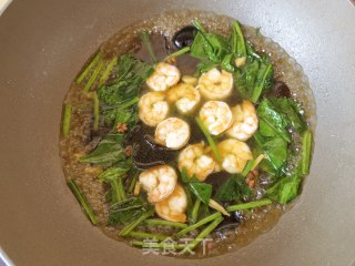 菠菜虾仁捞面的做法步骤：10