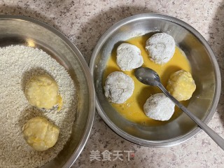 酥炸虾丸的做法步骤：7