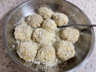 酥炸虾丸的做法步骤：8
