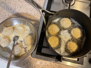 酥炸虾丸的做法步骤：10