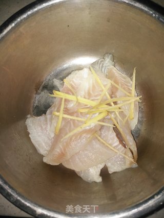 香煎巴沙鱼的做法步骤：2