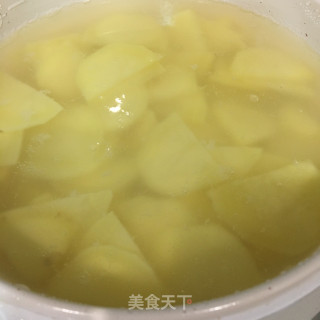 五花肉炒土豆片的做法步骤：2