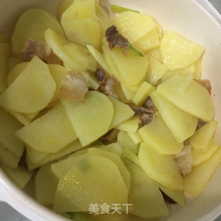 五花肉炒土豆片的做法步骤：9