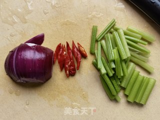 芹菜肉丝炒面的做法步骤：7