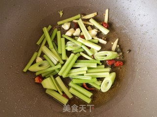 芹菜肉丝炒面的做法步骤：11