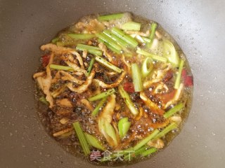 芹菜肉丝炒面的做法步骤：13