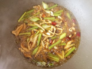 芹菜肉丝炒面的做法步骤：14