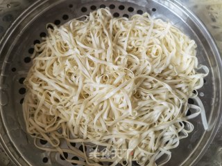 芹菜肉丝炒面的做法步骤：15