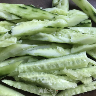 蒜泥拍黄瓜的做法步骤：3