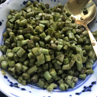 红辣椒炒酸豆角的做法步骤：1