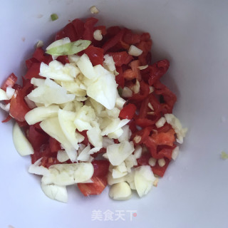 红辣椒炒酸豆角的做法步骤：2