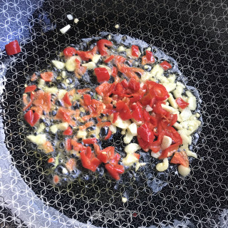 红辣椒炒酸豆角的做法步骤：3