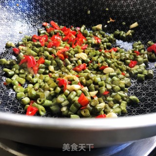 红辣椒炒酸豆角的做法步骤：5