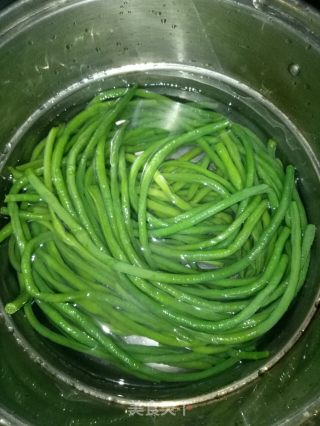 豆角猪肉馅包子的做法步骤：1
