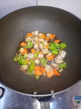 青椒胡萝卜炒扇贝的做法步骤：4