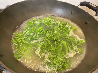 西兰花炒花蛤的做法步骤：3