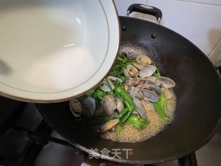 西兰花炒花蛤的做法步骤：6