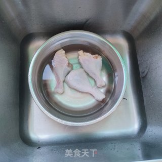 白切鸡腿的做法步骤：1