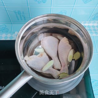 白切鸡腿的做法步骤：2