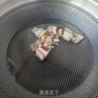 腊肉炖紫芸豆的做法步骤：2