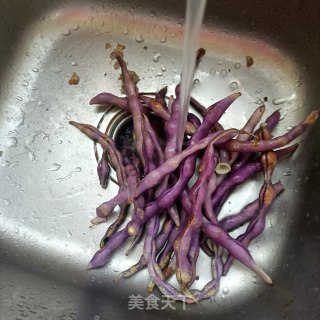 腊肉炖紫芸豆的做法步骤：4