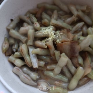 腊肉炖紫芸豆的做法步骤：12