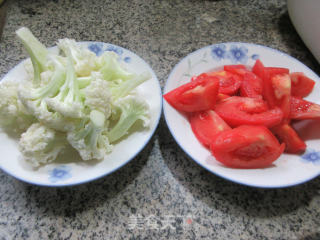 番茄煮花菜的做法步骤：1