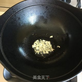 丝瓜炒虾仁的做法步骤：2