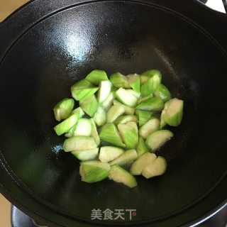 丝瓜炒虾仁的做法步骤：4