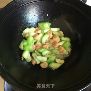 丝瓜炒虾仁的做法步骤：7