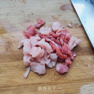 青红椒炒肉的做法步骤：3