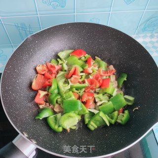 青红椒炒肉的做法步骤：8