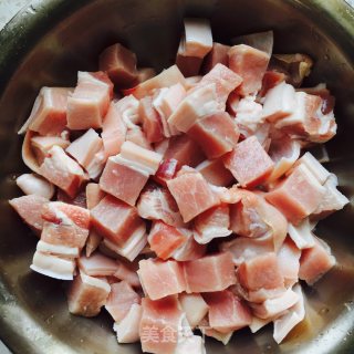 真滋味方便菜来教大家制作健康美味的红烧肉【H】的做法步骤：1