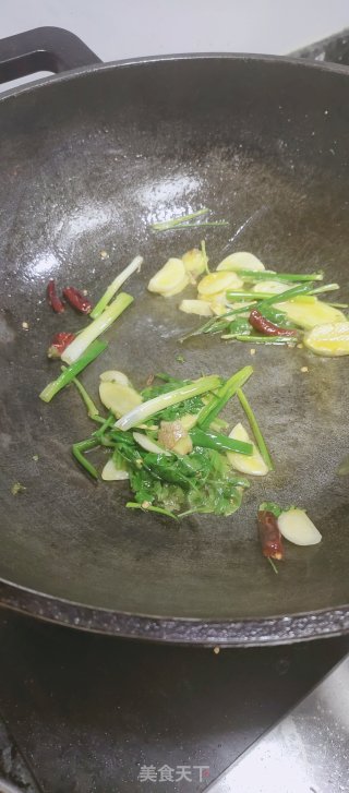 葱爆虾的做法步骤：3