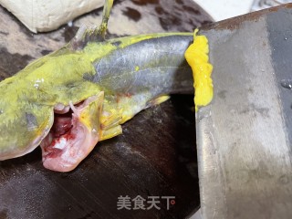 黄骨鱼豆腐杂菌煲的做法步骤：3