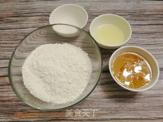 香甜不腻，无添加剂的芝麻红豆松子仁月饼的做法步骤：5