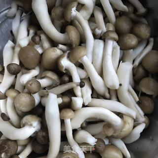 青菜炒小蘑菇的做法步骤：1