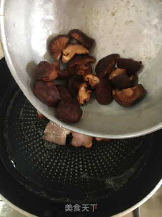 烧肉焖花菇的做法步骤：6