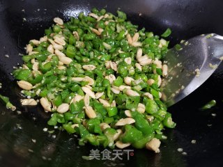 尖椒炒花生米的做法步骤：4