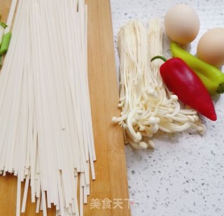 鸡蛋炒面的做法步骤：1