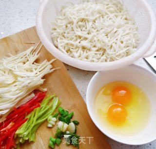 鸡蛋炒面的做法步骤：4