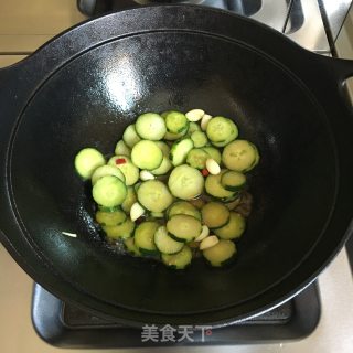 蒜香黄瓜片的做法步骤：4