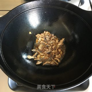 尖椒炒豆芽的做法步骤：2