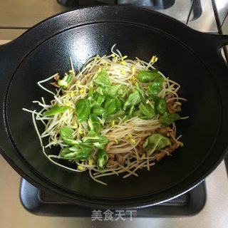 尖椒炒豆芽的做法步骤：3