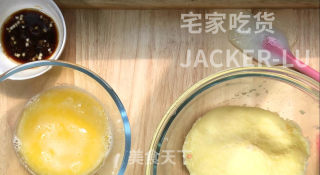 土豆煎饼，外层焦脆内里软糯，太好吃了，零失败一次成功。的做法步骤：5
