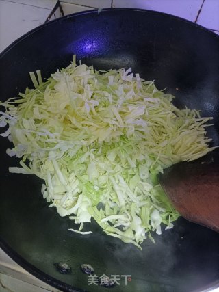 炒包心菜的做法步骤：3
