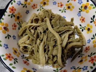 黄豆芽芹菜炒毛肚的做法步骤：3