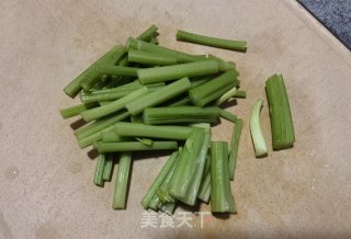 黄豆芽芹菜炒毛肚的做法步骤：4