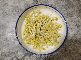 黄豆芽芹菜炒毛肚的做法步骤：5