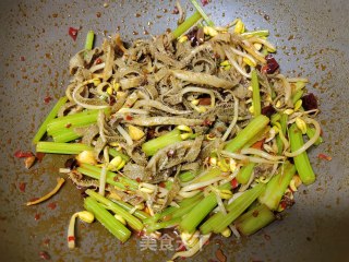 黄豆芽芹菜炒毛肚的做法步骤：14
